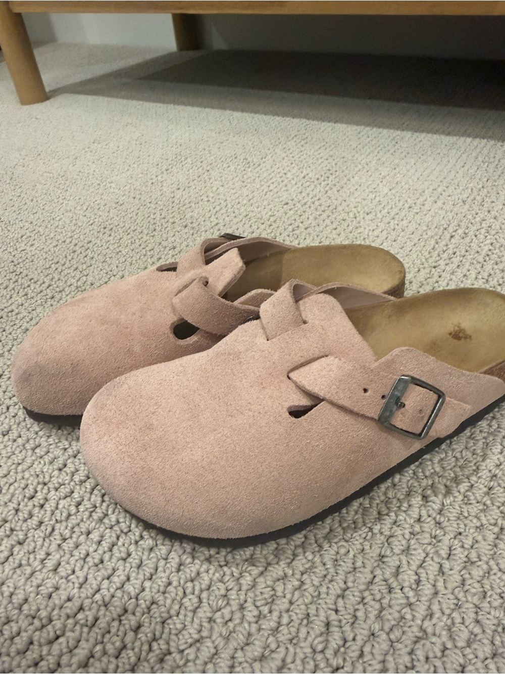 Light pink barely worn super cute Birks.